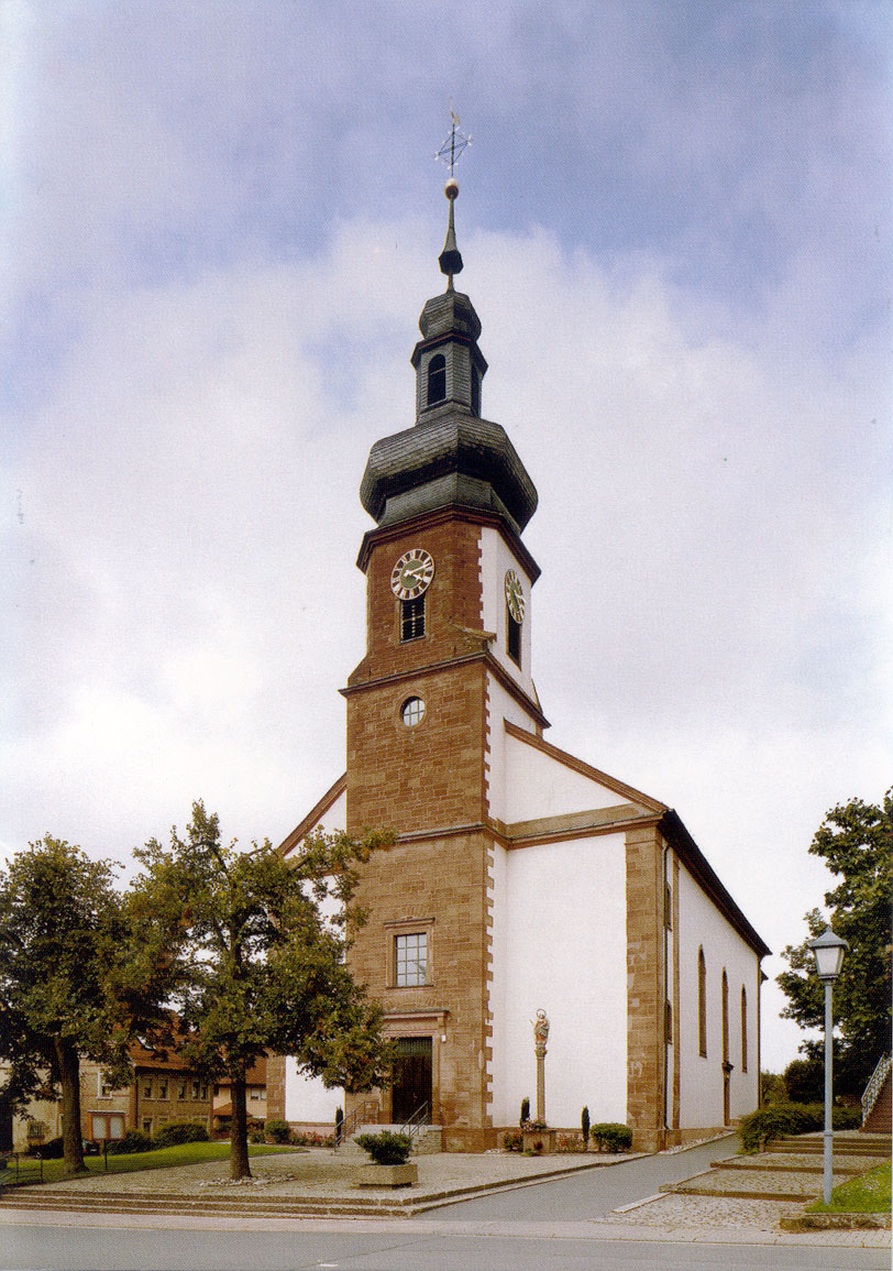 Kirche St. Valentin in der Dorfmitte